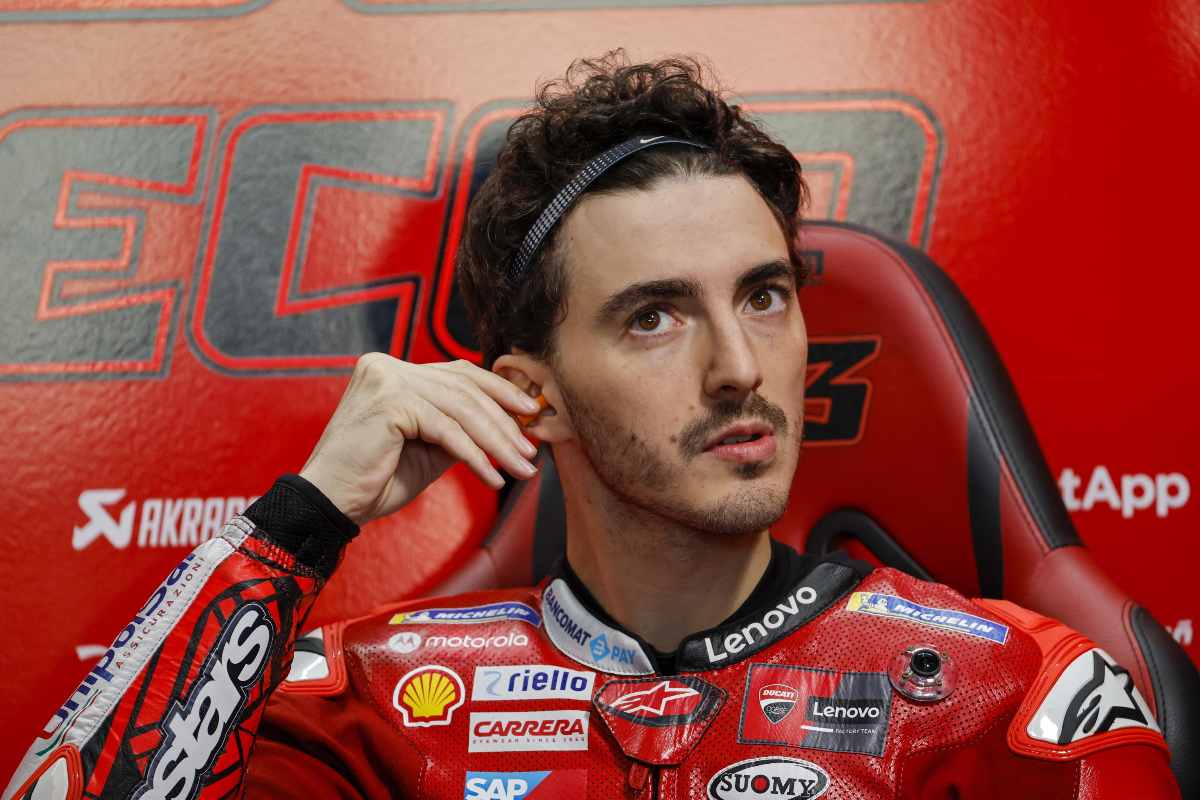 Pecco Bagnaia ai box della Ducati Lenovo